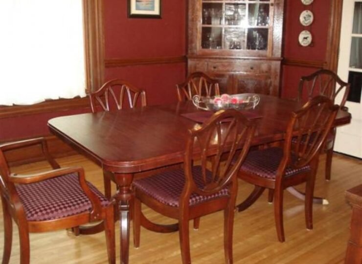 antique-mahogany-dining-table-and-chairs_4718068