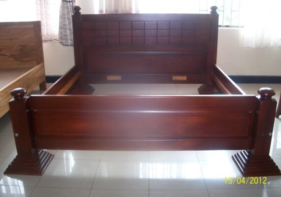 bed in mahogany